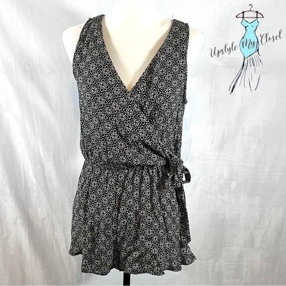 Sadie & Sage black and pink print open back wrap top romper size small - Picture 1 of 6
